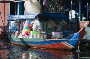 bateau épicerie sur le Tonlé Sap