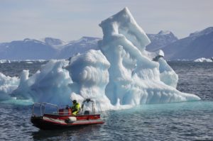 Iceberg et zodiac au Groenland