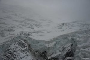 Vol au dessus d'un glacier